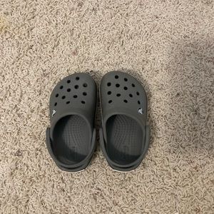 Gray toddler crocs size 5